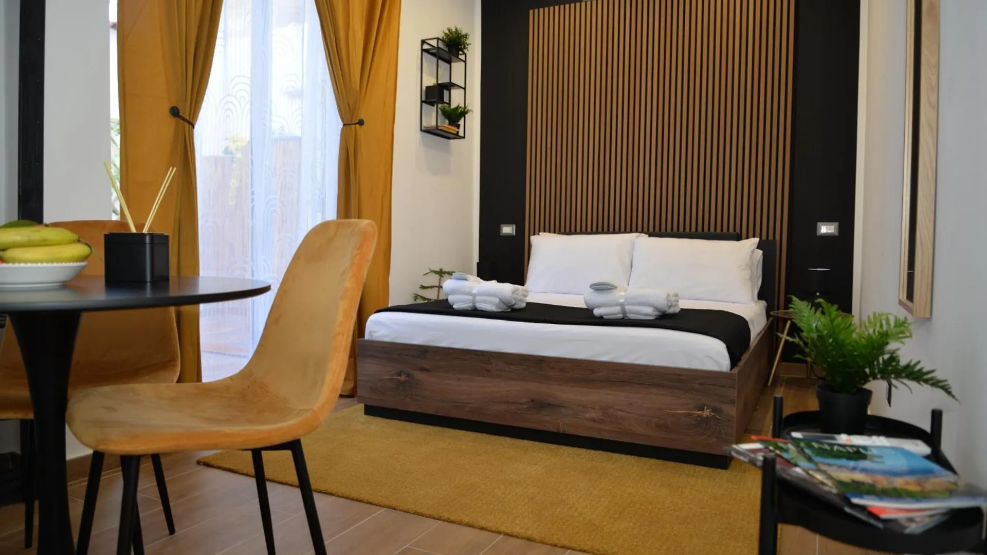 Blackwoody Contemporary Rooms - Napoli Centro Storico Affittacamere