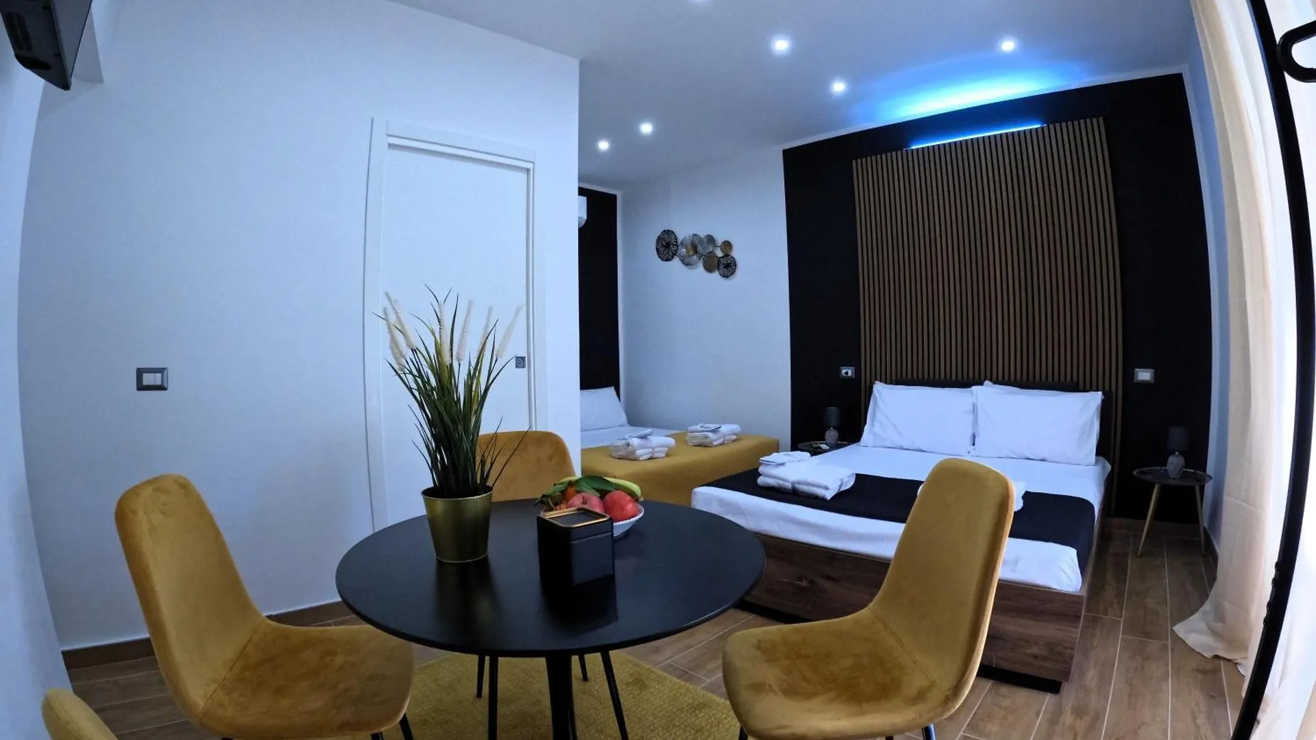 Blackwoody Contemporary Rooms - Napoli Centro Storico Konukevi