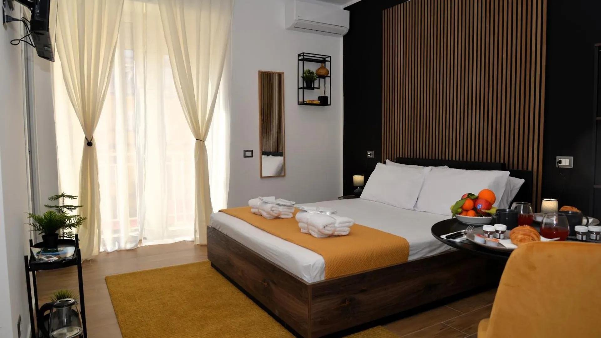 Blackwoody Contemporary Rooms - Napoli Centro Storico Konukevi